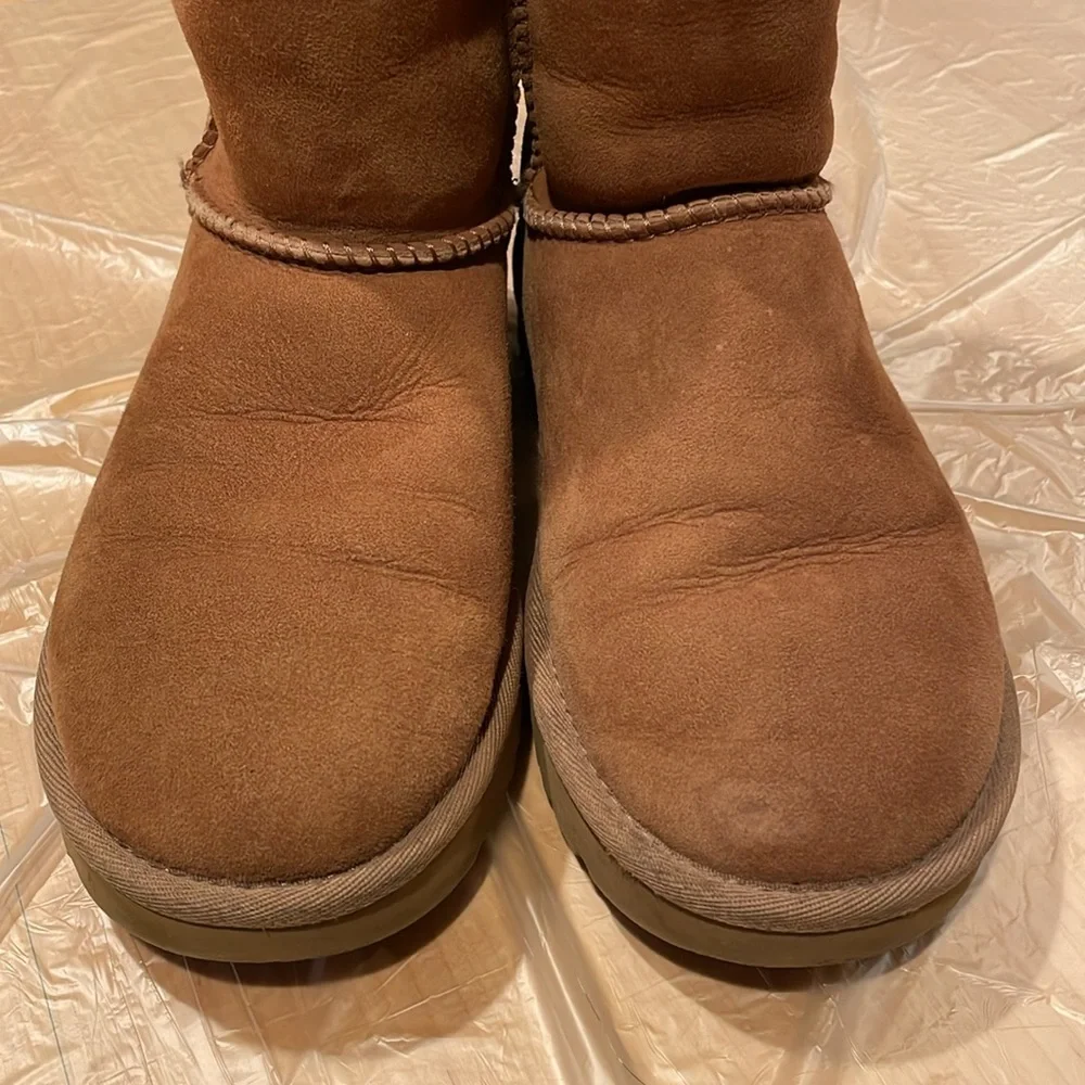 UGG Classic II short boot size 5 - Preowned
